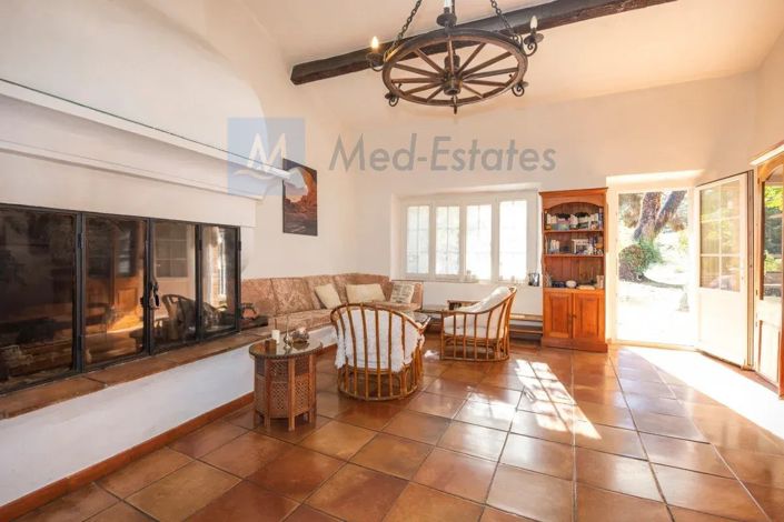 Image No.3-5 Bed House for sale