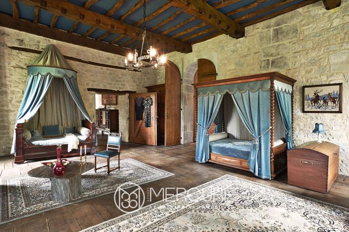 Image No.5-8 Bed Property for sale