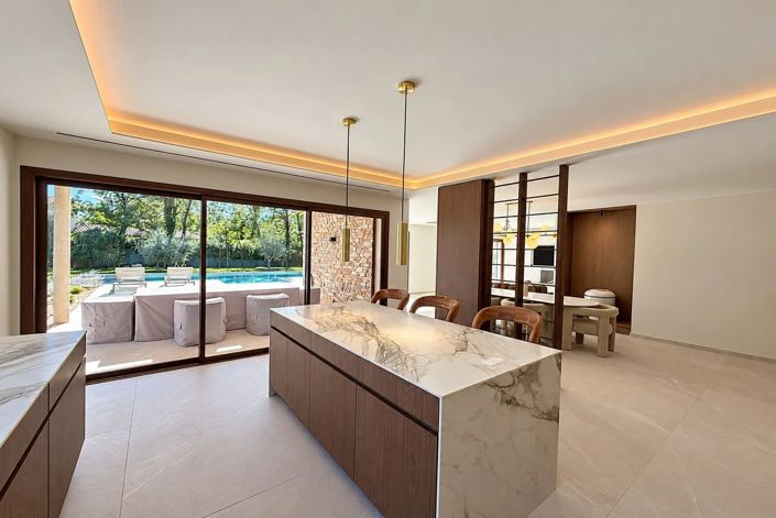 Image No.6-4 Bed House for sale