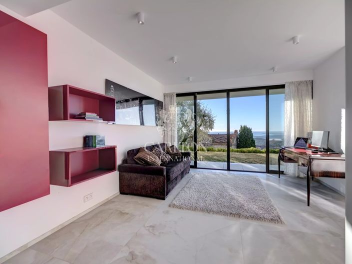Image No.17-4 Bed House for sale