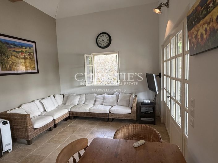 Image No.20-7 Bed House for sale