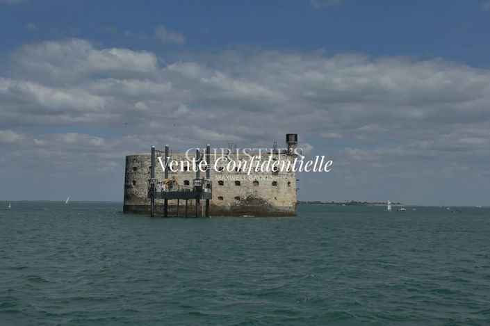 Image No.2-16 Bed Property for sale