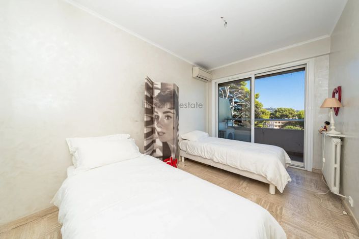 Image No.10-3 Bed Apartment for sale