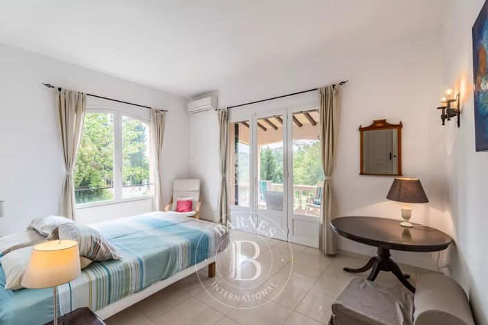 Image No.12-6 Bed House for sale