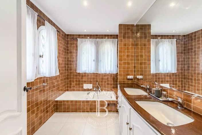 Image No.14-6 Bed House for sale