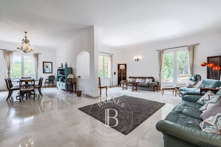 Image No.7-6 Bed House for sale