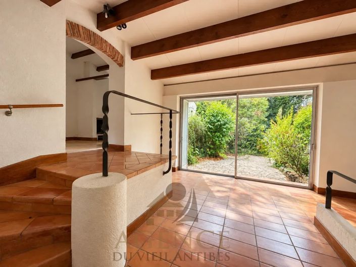 Image No.18-5 Bed House for sale
