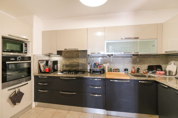 Image No.9-5 Bed House for sale