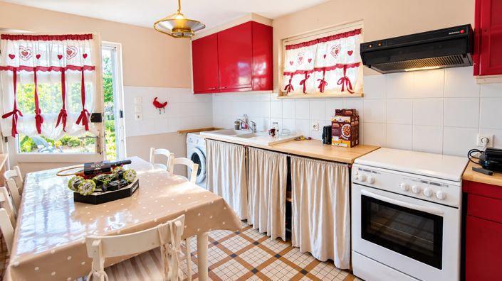Image No.9-4 Bed House for sale