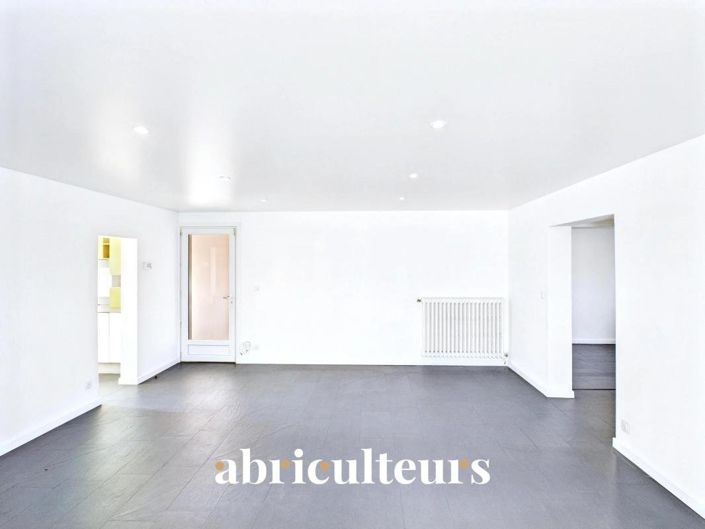 Image No.9-5 Bed House for sale