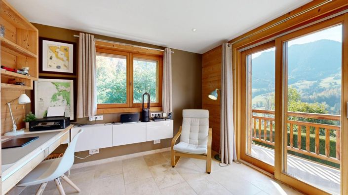 Image No.17-5 Bed Property for sale