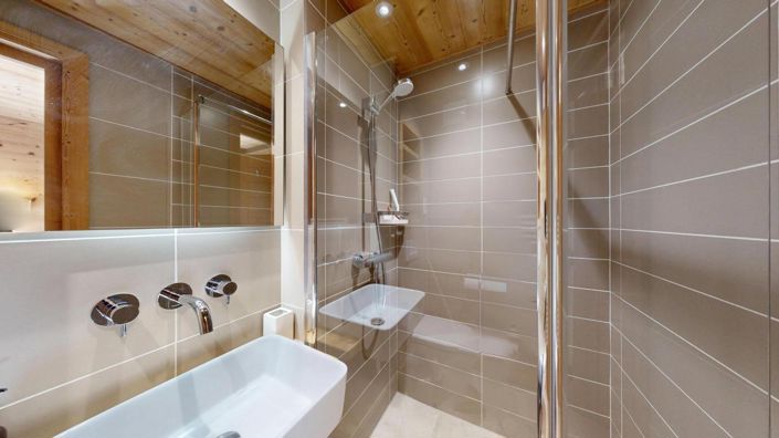 Image No.24-5 Bed Property for sale