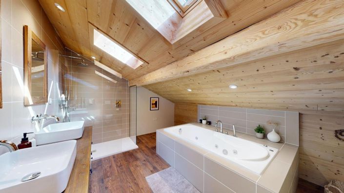 Image No.25-5 Bed Property for sale