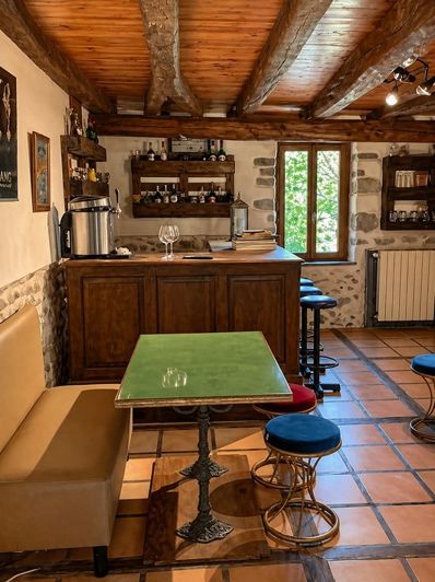 Image No.8-5 Bed House for sale