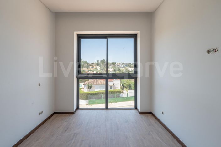 Image No.15-3 Bed Apartment for sale
