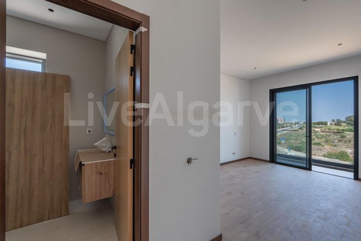 Image No.18-3 Bed Apartment for sale