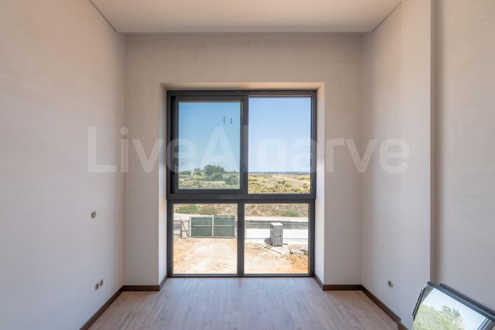 Image No.25-3 Bed Apartment for sale