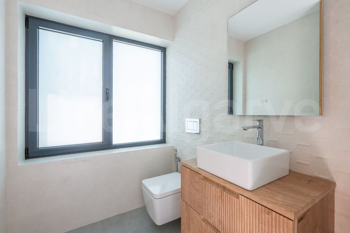 Image No.26-4 Bed House for sale