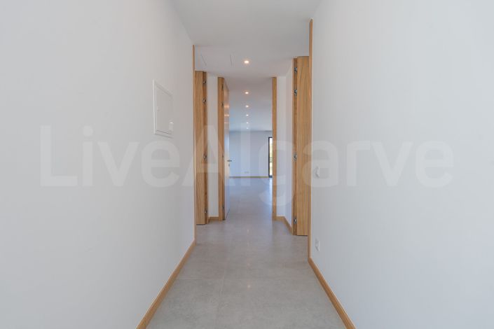 Image No.29-4 Bed House for sale