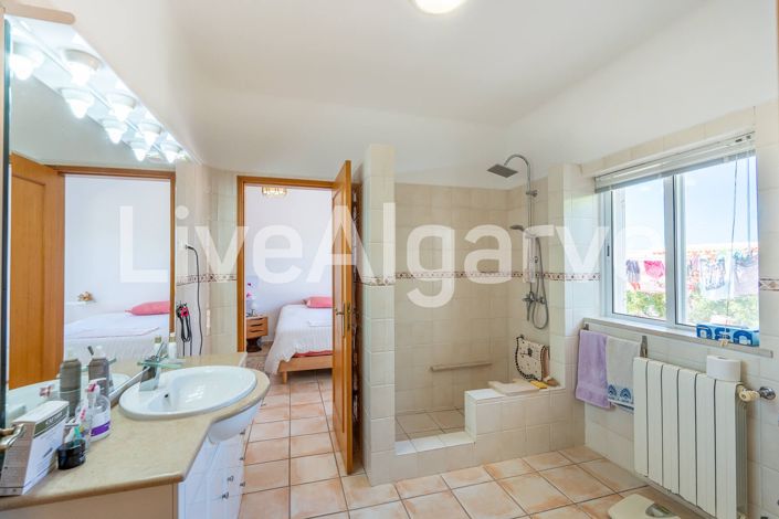 Image No.38-4 Bed House for sale