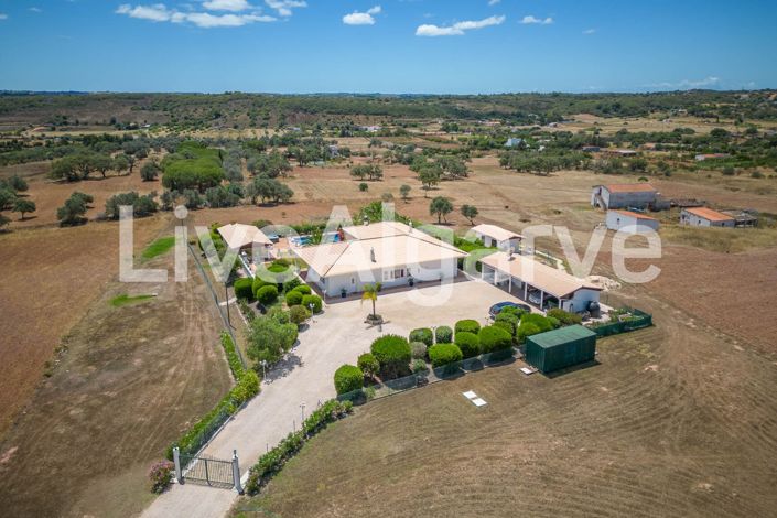 Image No.40-4 Bed House for sale
