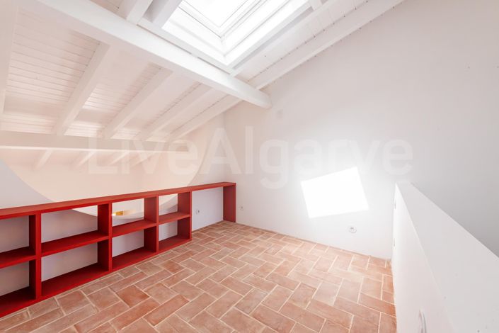 Image No.13-1 Bed House for sale