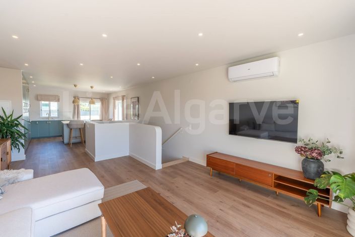 Image No.21-2 Bed House for sale