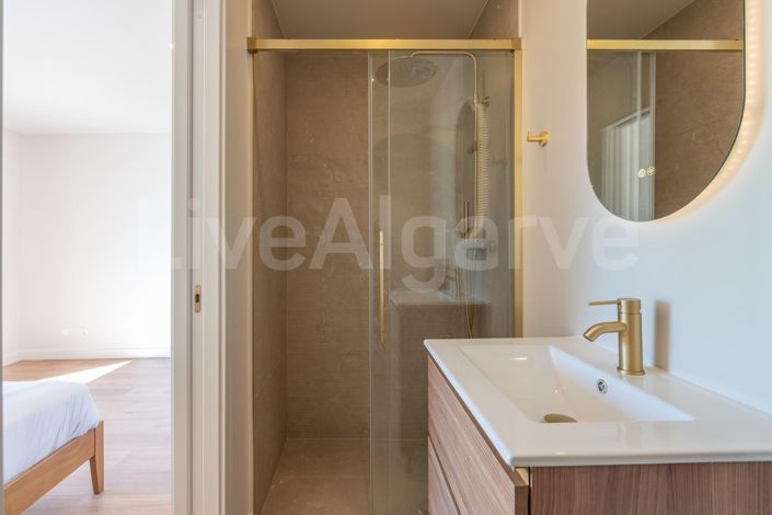 Image No.28-2 Bed House for sale