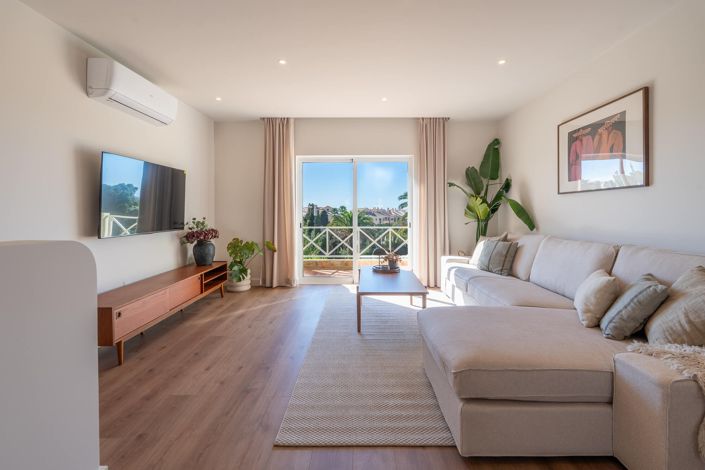 Image No.4-2 Bed House for sale