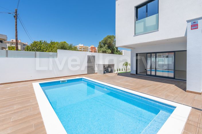Image No.12-4 Bed House for sale