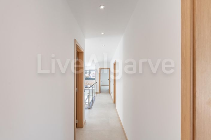 Image No.38-4 Bed House for sale