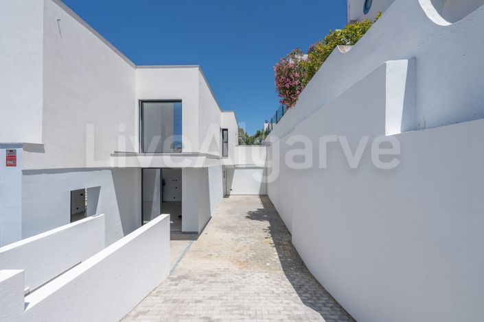Image No.45-4 Bed House for sale