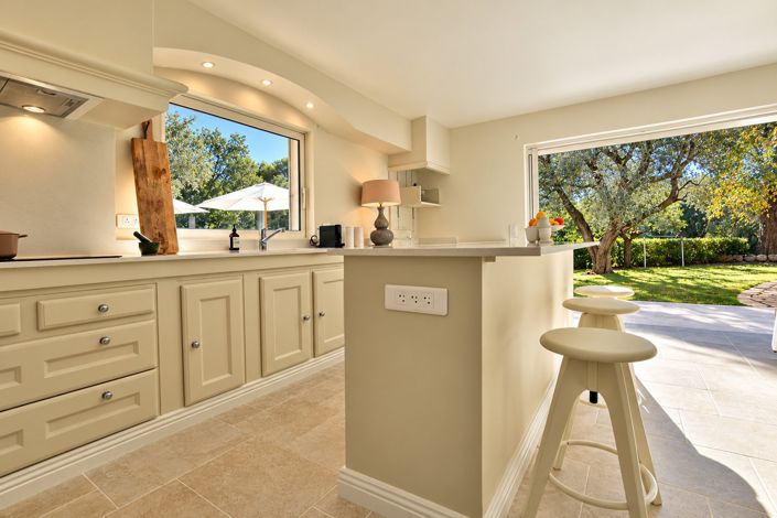 Image No.6-5 Bed House for sale