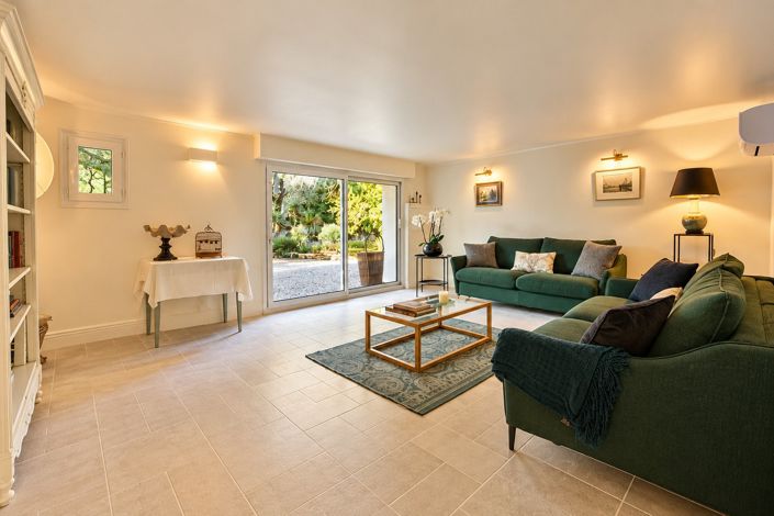 Image No.7-5 Bed House for sale