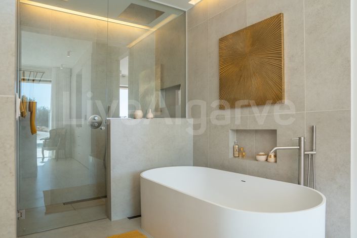 Image No.28-4 Bed Property for sale