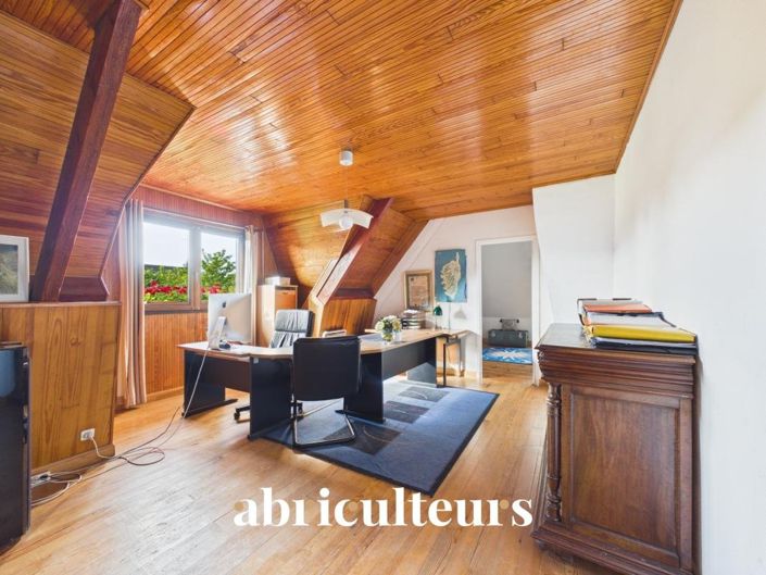 Image No.17-4 Bed House for sale