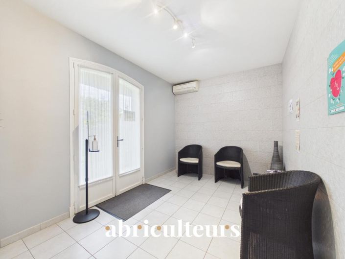 Image No.18-4 Bed House for sale