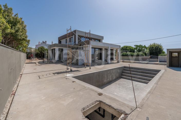 Image No.13-4 Bed House for sale