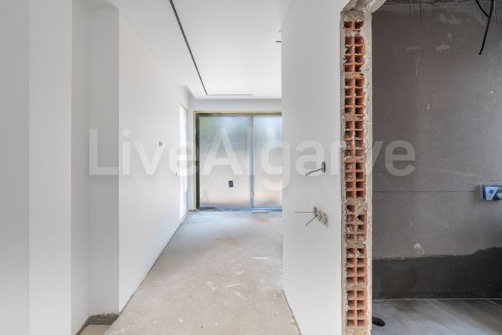 Image No.17-4 Bed House for sale