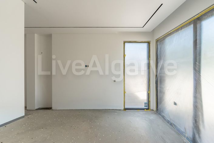 Image No.21-4 Bed House for sale