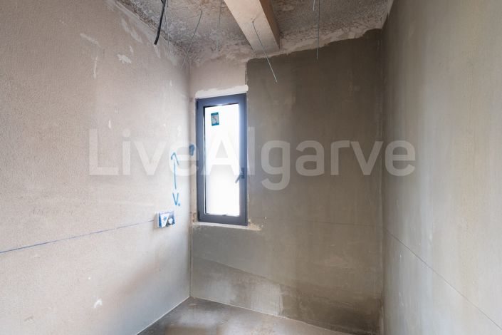 Image No.23-4 Bed House for sale
