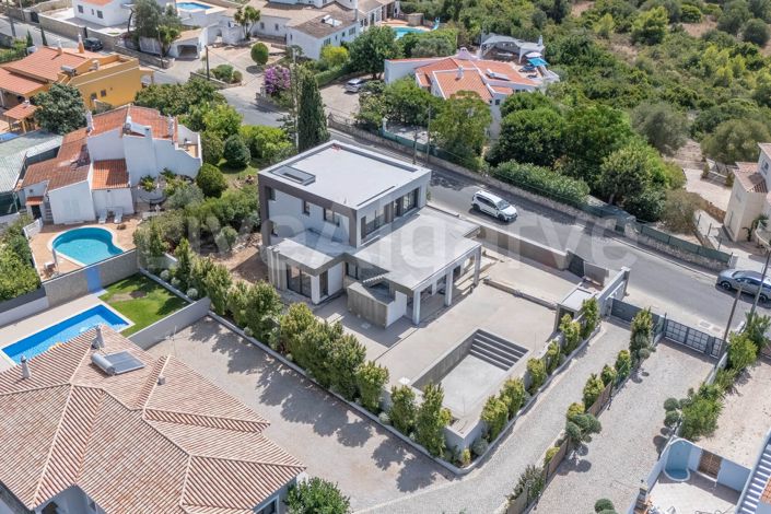 Image No.40-4 Bed House for sale