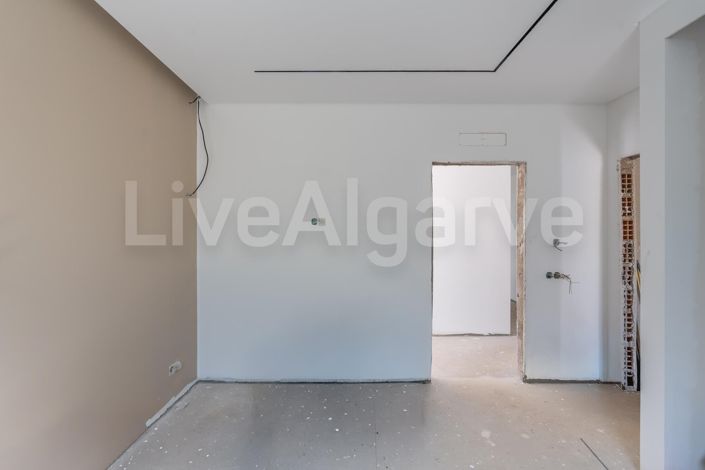 Image No.42-4 Bed House for sale