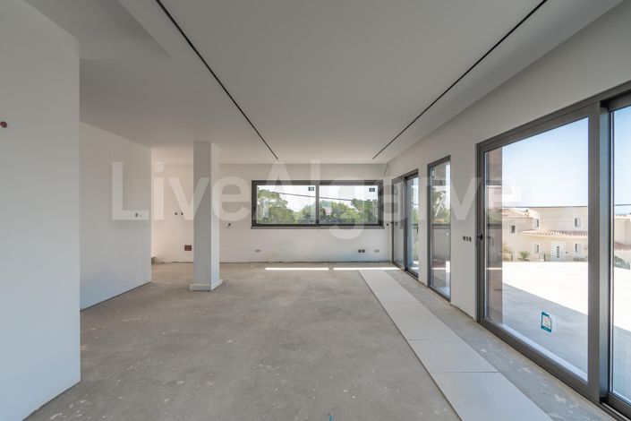 Image No.46-4 Bed House for sale