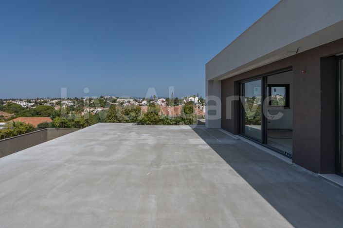 Image No.49-4 Bed House for sale