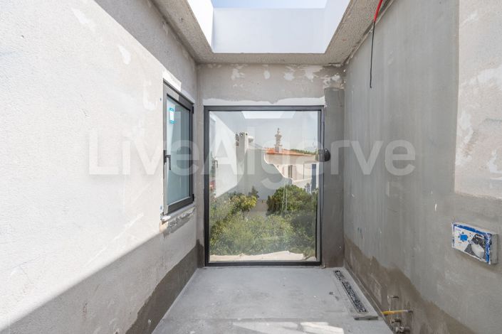 Image No.57-4 Bed House for sale