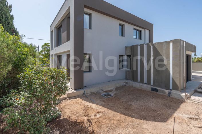 Image No.60-4 Bed House for sale