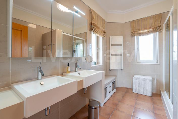 Image No.26-3 Bed House for sale