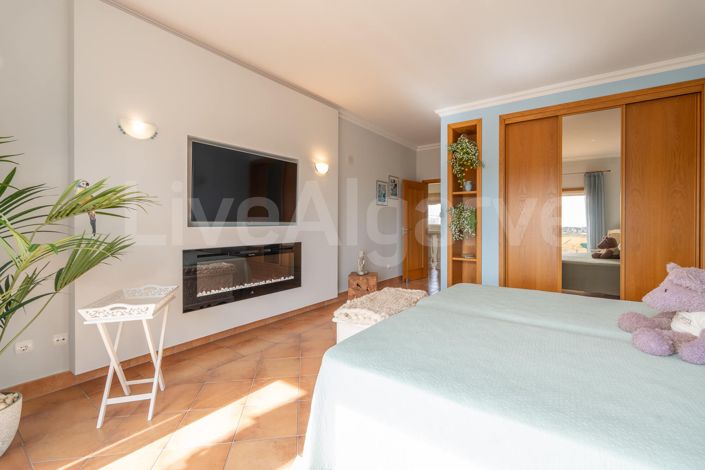 Image No.42-3 Bed House for sale