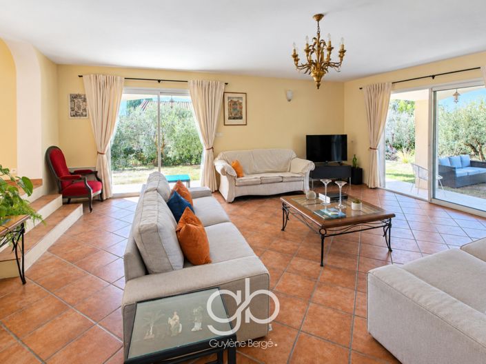 Image No.2-5 Bed House for sale